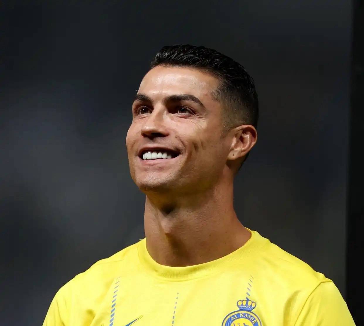 关于C罗官方宣布比赛规则变更新规，热火引发争议！再创辉煌时刻的信息